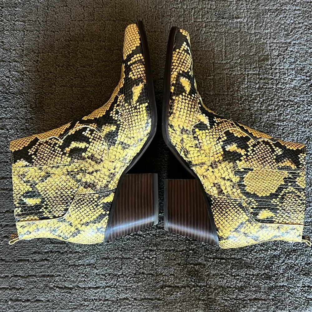 Women’s Gorgeous Sam Edelman Winona Booties Western Size 11 Black Yellow Snake - Picture 4 of 16